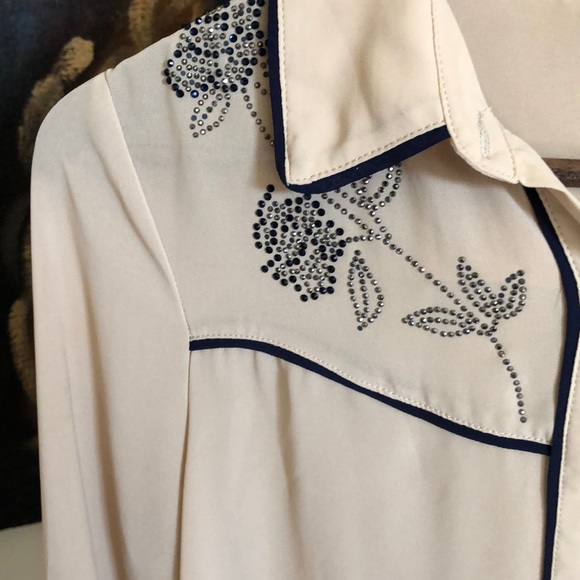 Blouse - Picture 2 of 3